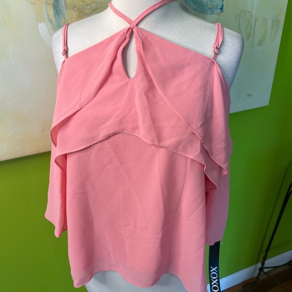 XOXO Tops - NWT beautiful blouse